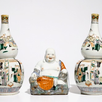 A pair of Chinese famille verte double gourd vases and a Buddha, 19/20th C.