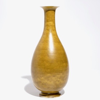 A Chinese teadust-glazed yuhuchunping vase, Kangxi