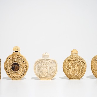 Cinq tabatières en ivoire sculpté, Chine, Dynastie Qing