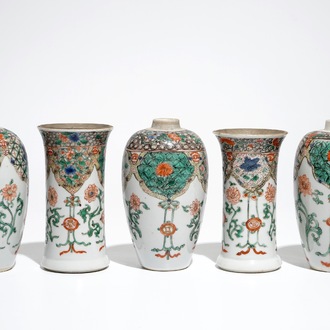 Une garniture de cinq vases en porcelaine de Chine famille verte, Kangxi