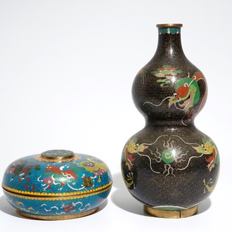 A Chinese cloisonné double gourd vase and a round covered box with jade, 19/20th C.