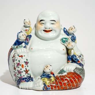 A large Chinese famille rose model of Buddha with playing boys, 19/20th C.