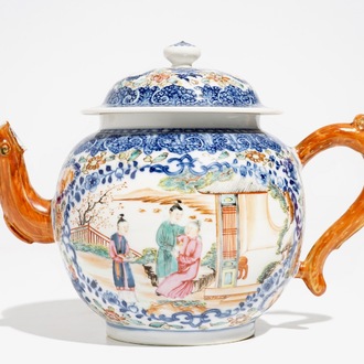 Une grande théière en porcelaine de Chine famille rose à décor mandarin, Qianlong