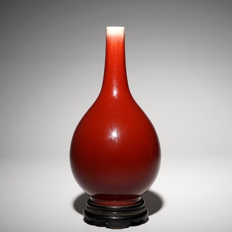 A Chinese monochrome red bottle vase, 19/20th C.