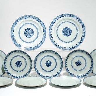 Elf Chinese blauwwitte borden met onderglazuur decor, Qianlong