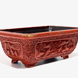 A Chinese rectangular cinnabar lacquer jardiniere, 18/19th C.