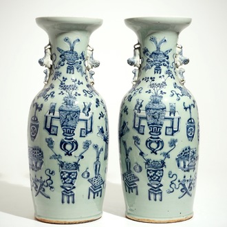 Een paar grote Chinese vazen met blauwwit decor op een celadon fondkleur, 19e eeuw