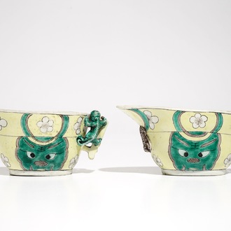 A pair of Chinese verte biscuit libation cups, 18/19th C.