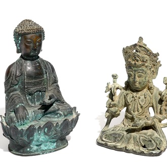 Twee Chinese bronzen figuren van Boeddha en Guanyin, Ming en later