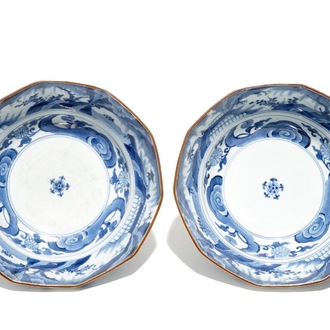 A pair of Japanese blue and white Kakiemon landscape bowls, Edo, 17th C.