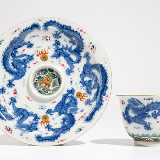 A Chinese famille rose cup and stand with dragon design, Qianlong mark, 19/20th C.