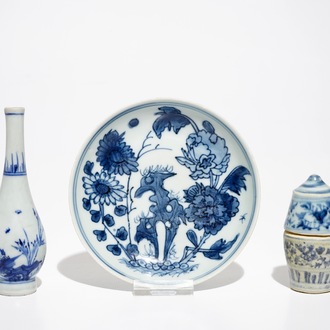 A Chinese blue and white cylindrical box and cover, a Hatcher cargo bottle vase and a saucer, Ming and Transitional period