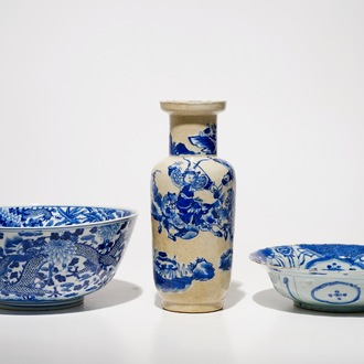 Two Chinese blue and white dragon bowls and a crackle-ground rouleau vase, Wanli and 19th C.