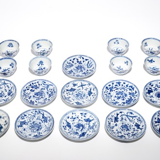 Eight Chinese blue and white cups and eleven saucers with fish, Kangxi