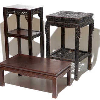 Deux socles en bois sculpté et une table basse, Chine, 19ème