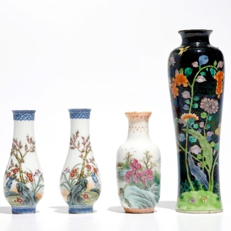 Quatre vases en porcelaine de Chine, République, 20ème