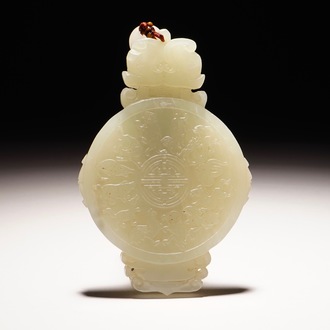 Une amulette en jade à décor zodiaque, Chine, 20ème