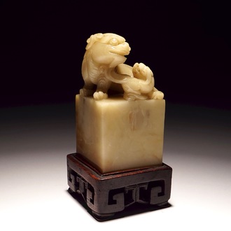 A Chinese jade stamp with Buddhist lion, 19/20th C.