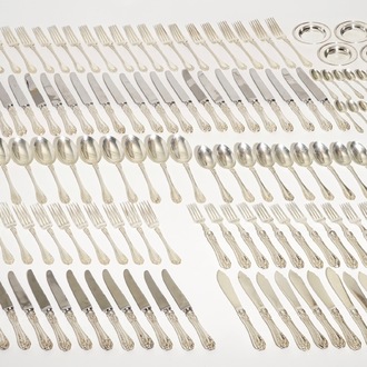 A Japanese silver cutlery set with ten small plates, signed K. Uyeda, 20th C.