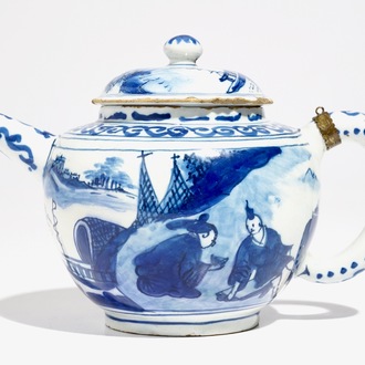 Une théière couverte en faïence de Delft bleu et blanc à décor chinoiserie, 1ère moitié du 18ème