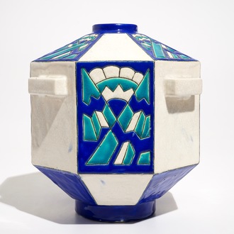 Een geometrische craquelé glazuur art deco vaas, Charles Catteau voor Boch Kéramis, 1e helft 20e E