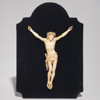Un Christ en ivoire sculpté, prob. Dieppe, 19ème