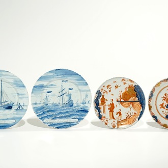 Four Dutch Delft doré and blue and white plates, 19th C.