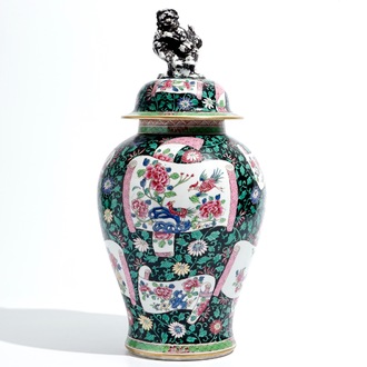 Un vase couvert dans le style famille rose, Samson, Paris, 19ème