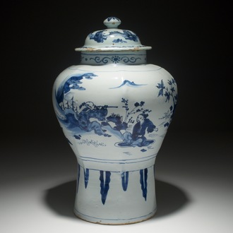 Een blauwwitte Delftse chinoiserie dekselvaas, 2e helft 17e eeuw