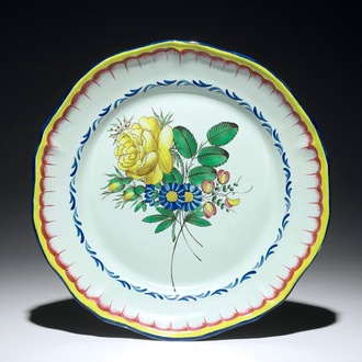 Un plat en faïence à décor floral, Les Islettes, période Dupré, 1ère moitié du 19ème