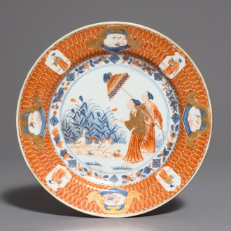 Une assiette en porcelaine de Chine de style Imari à décor "Dames au Parasol", Qianlong, ca. 1736-1738