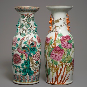 Deux vases en porcelaine de Chine famille rose et qianjiang cai aux oiseaux, 19ème