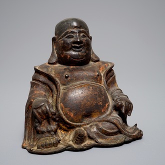 Un Bouddha en bronze laqué et doré, Chine, Ming