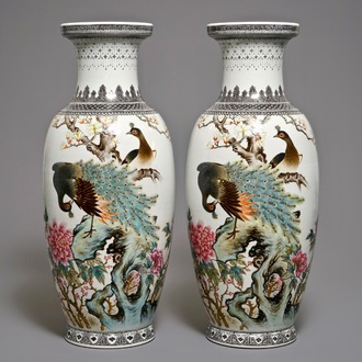 A pair of fine large Chinese famille rose peacock vases, Republic, 20th C.