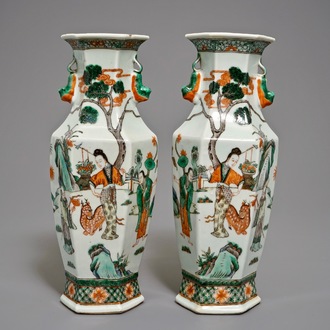 A pair of Chinese hexagonal famille verte vases with design of the immortal Magu, 19th C.