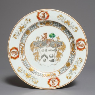 Un plat armorié en porcelaine de Chine pour le marché écossais, armes de More et Hog, Qianlong