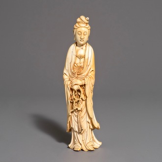 A Chinese carved ivory figure of Guanyin, 17/18th C.