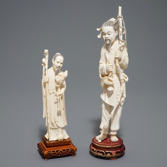 Deux figures d'hommes en ivoire sculpté sor socles en bois, Chine, 19/20ème