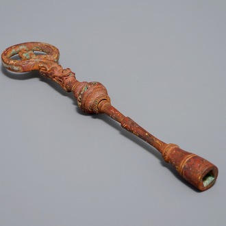 Une clé d'enroulement pour un qin en bronze doré et argenté, Chine, Han ou après