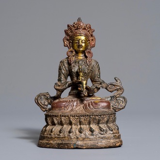 Un Bouddha Vajrasattva en bronze laqué et doré, Chine, Ming