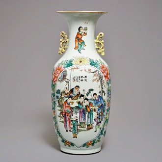 Un vase en porcelaine de Chine famille rose à double décor, 19/20ème