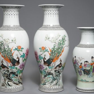 Trois vases en porcelaine de Chine famille rose, République, 20ème