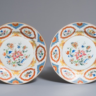 A pair of Chinese famille rose 'Pronk'-studio plates, Qianlong
