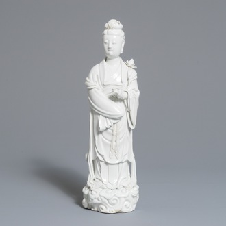 Un modèle d'une Guanyin en porcelaine blanc de Chine de Dehua, 18ème