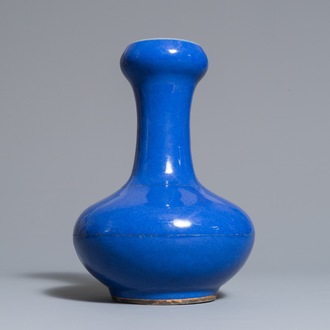 A Chinese monochrome blue bottle vases, 19th C.