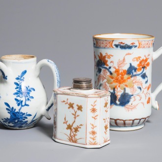 A Chinese Imari-style mug, a tea caddy and a milk jug, Kangxi/Qianlong