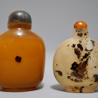 Two Chinese 'shadow' agate snuff bottles, 19/20th C.