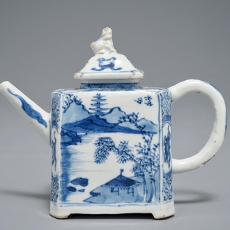 Een Chinese blauwwitte rechthoekige theepot met landschapsdecor, Kangxi