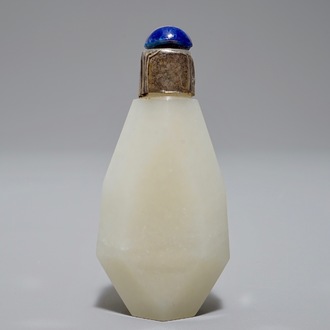 A Chinese silver-mounted jade snuff bottle, 19th C.