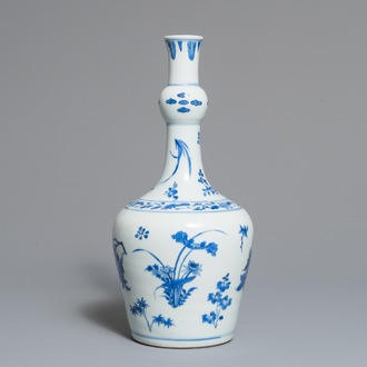 A Chinese blue and white garlic-head bottle vase, Transitional period